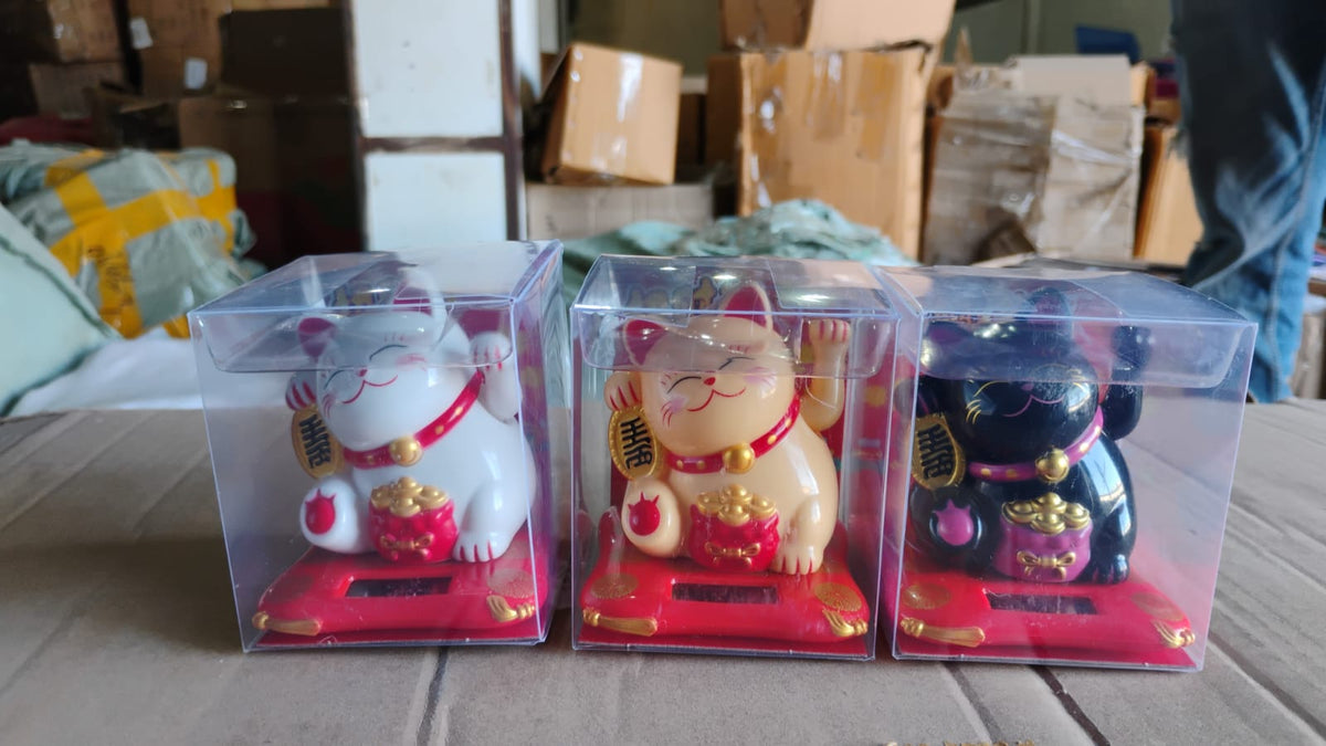 Waving Cat